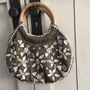 Taupe silk bag with bamboo handles, shell flowers
